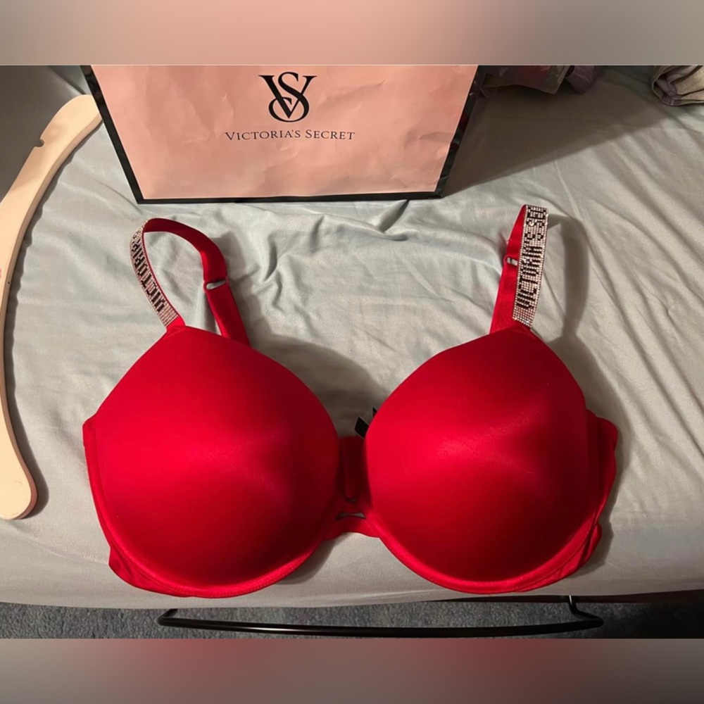 Victoria’s Secret shine strap bra